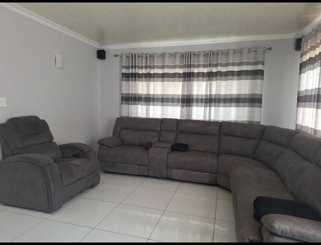4 BEDROOM HOUSE FOR SALE IN CRAIGIEBURN